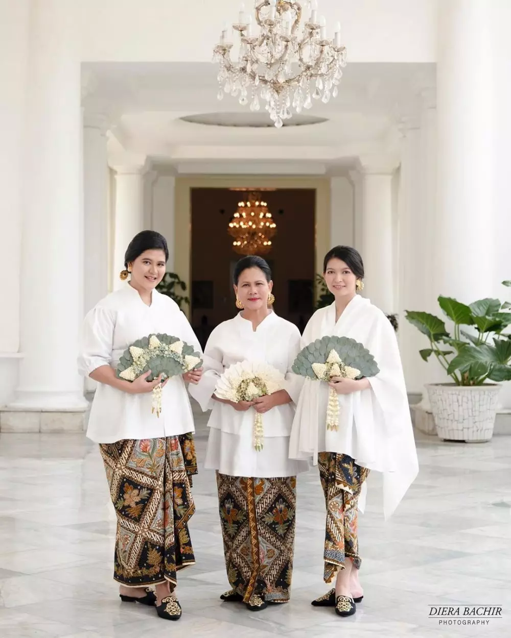 Iriana Jokowi, Selvi, & Kahiyang di Hari Ibu © 2019 Instagram