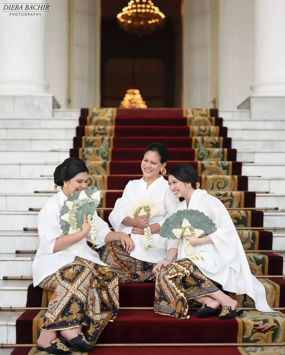 Iriana Jokowi, Selvi, & Kahiyang di Hari Ibu © 2019 Instagram