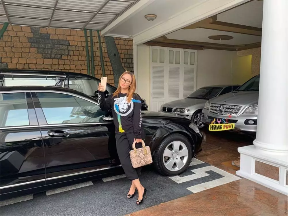 Inul koleksi mobil mewah © 2019 Instagram Inul koleksi mobil mewah © 2019 Instagram