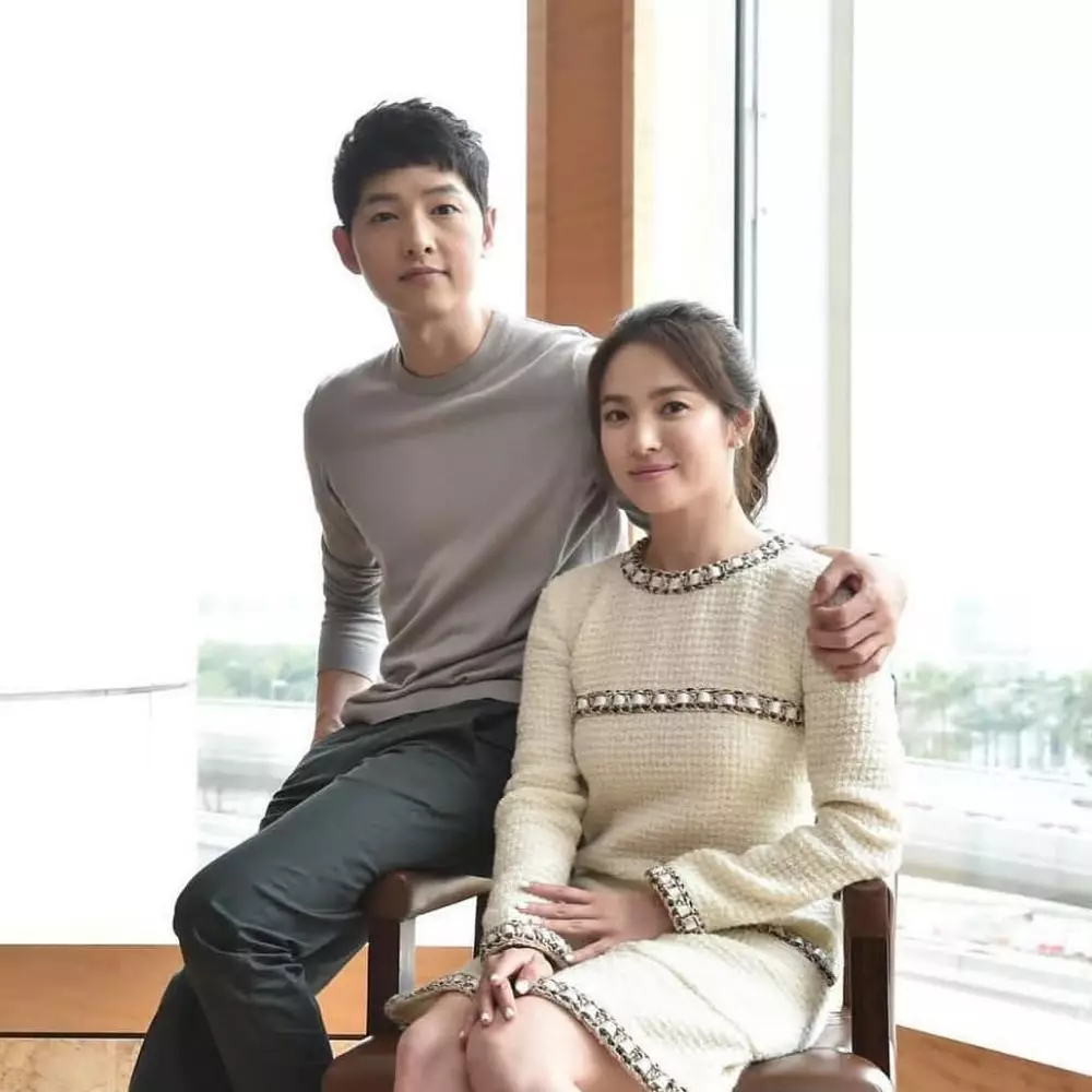 Potret cincin Song Hye-kyo yang rumorkan Song Song Couple rujuk Instagram 