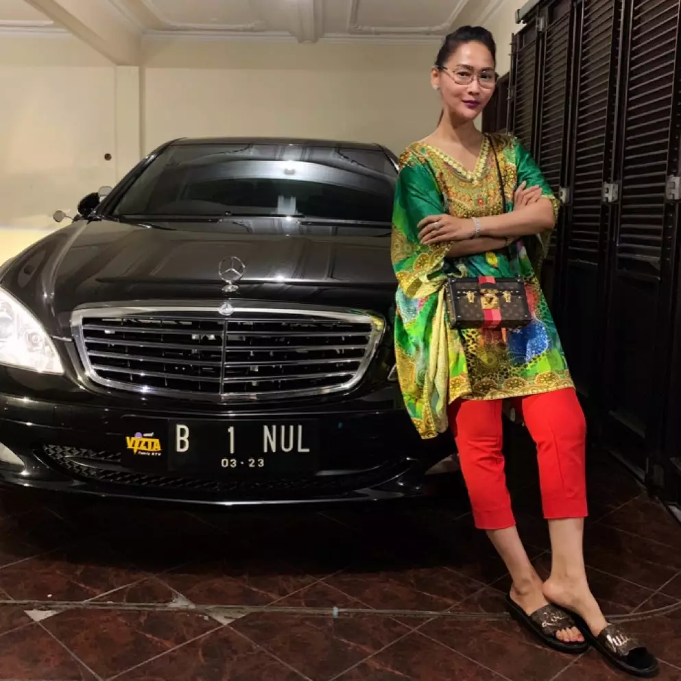 koleksi mobil mewah Inul  © 2019 Instagram koleksi mobil mewah Inul  © 2019 Instagram