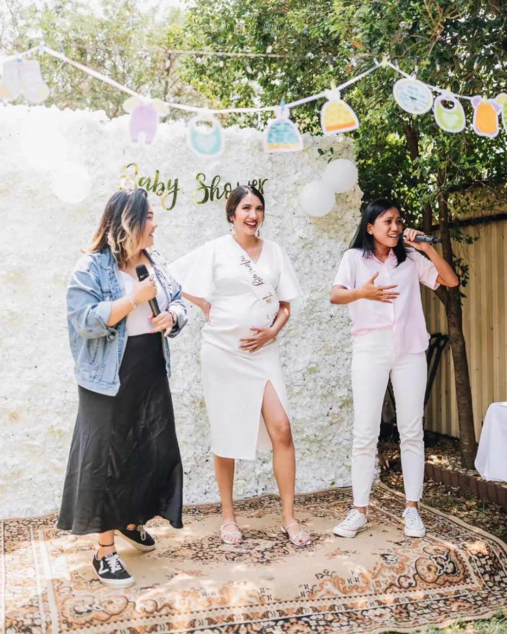 baby shower acha sinaga © 2019 brilio.net baby shower acha sinaga © 2019 brilio.net