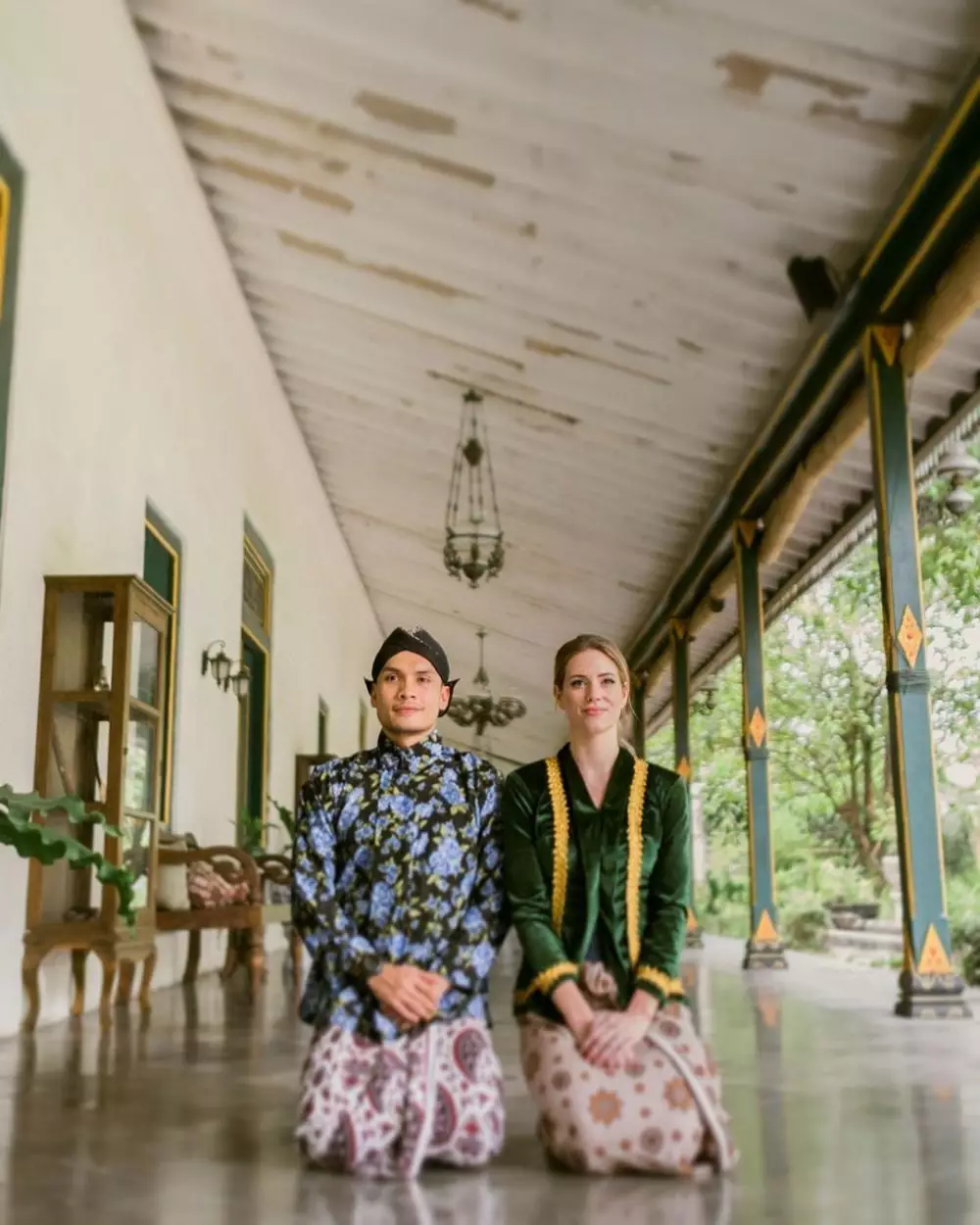 9 Gaya Randy Pangalila dan istri pakai kebaya instagram  9 Gaya Randy Pangalila dan istri pakai kebaya instagram