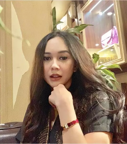 Aura Kasih dan 5 seleb nggak follow  instagram 