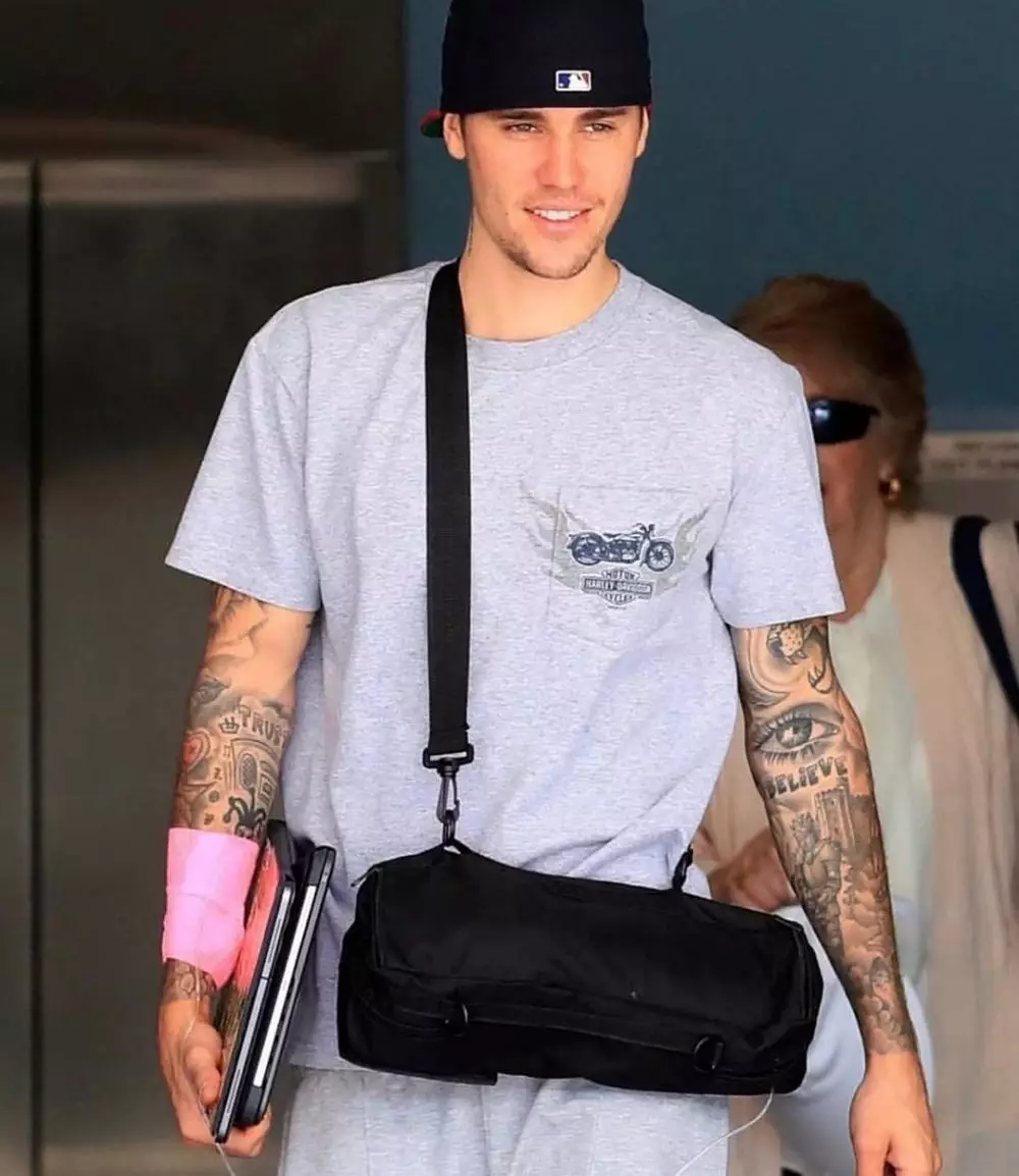 Aura Kasih dan 5 seleb nggak follow  instagram 