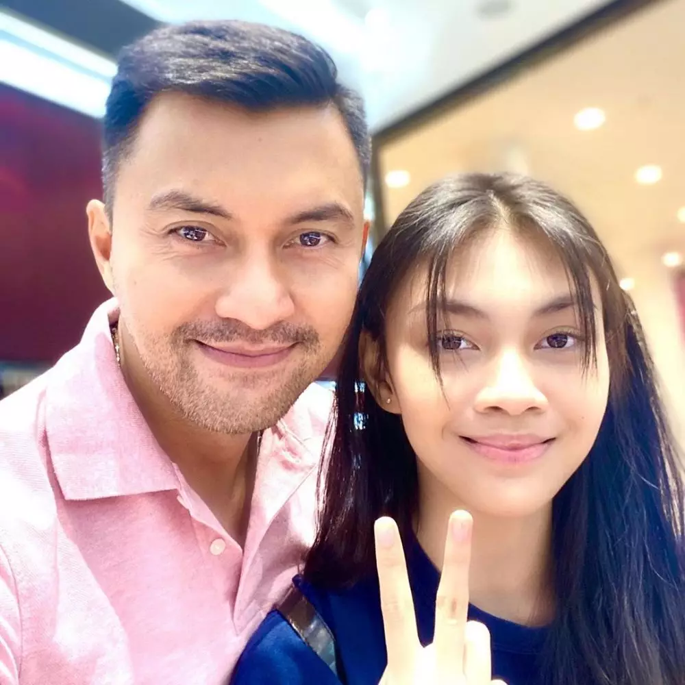 Wajah anak cewek seleb ini mirip banget ayahnya instagram 