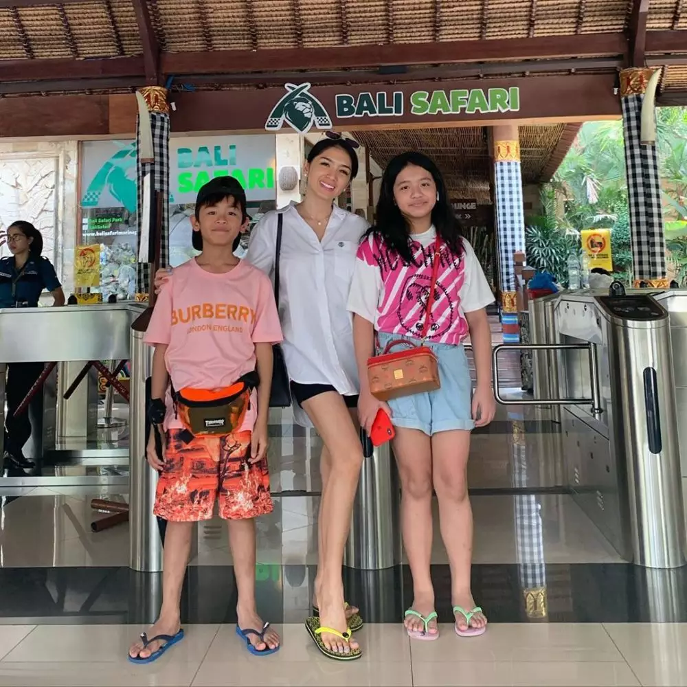 Gaya liburan Angel Karamoy © 2019 brilio.net