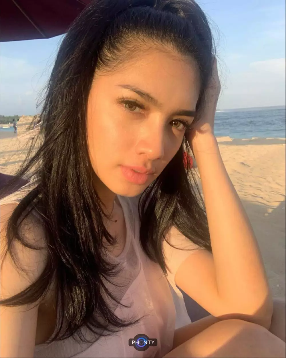 Gaya liburan Angel Karamoy © 2019 brilio.net