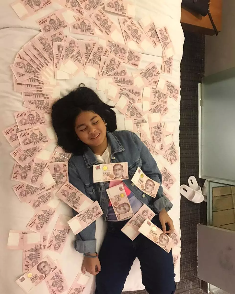 barbie kumalasari pamer dollar singapura © Instagram/@barbiekumalasari barbie kumalasari pamer dollar singapura © Instagram/@barbiekumalasari