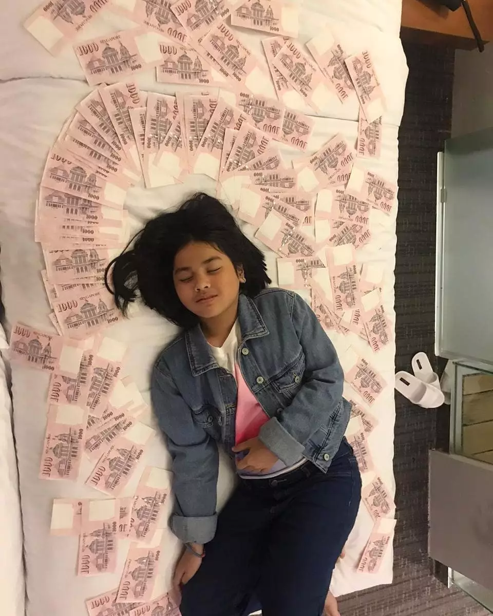 barbie kumalasari pamer dollar singapura © Instagram/@barbiekumalasari barbie kumalasari pamer dollar singapura © Instagram/@barbiekumalasari