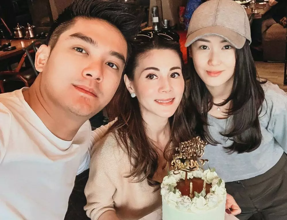 Karen dan ibu  Instagram 