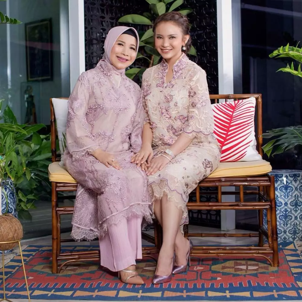 potret rossa bareng ibu  Instagram