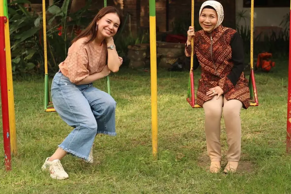 potret rossa bareng ibu  Instagram