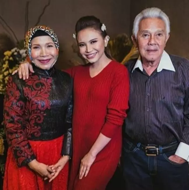 potret rossa bareng ibu  Instagram