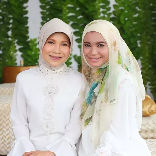 potret rossa bareng ibu  Instagram