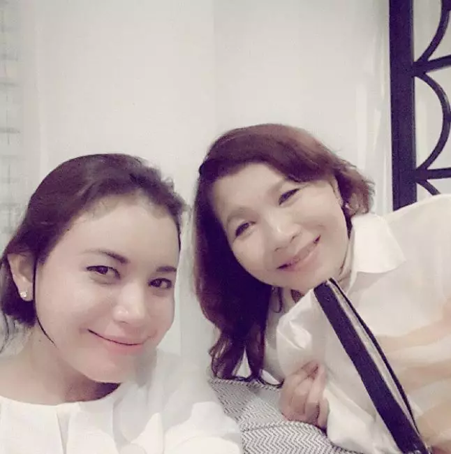 potret rossa bareng ibu  Instagram