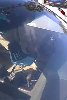 potret kursi mobil absurd © 2019 1cak.com