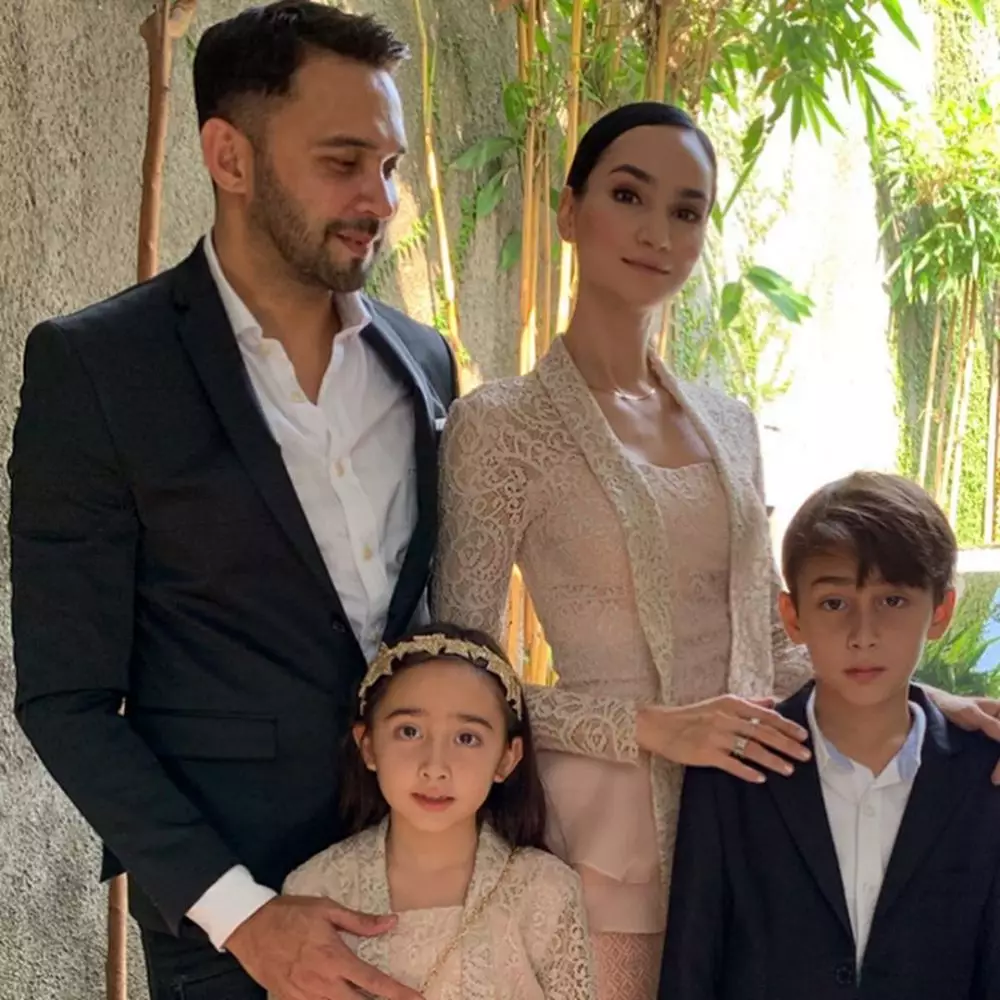 Istri seleb bule berkebaya  Instagram  Istri seleb bule berkebaya  Instagram