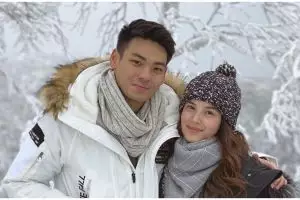 Momen 4 seleb rayakan Natal bareng pacar di luar negeri, romantis