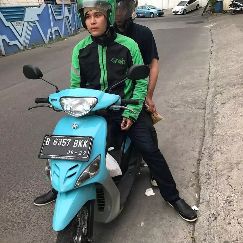 Ayah punya banyak utang, putra Deddy Dores jadi driver ojek online © 2019 instagram.com