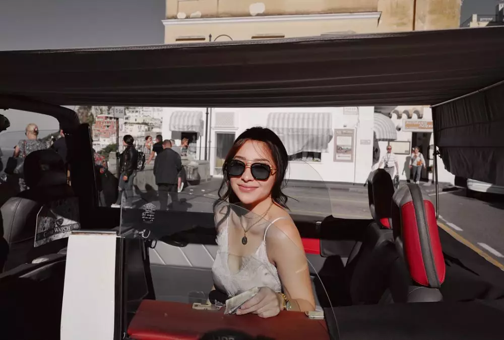 Nikita Willy pamer bahu  Instagram 