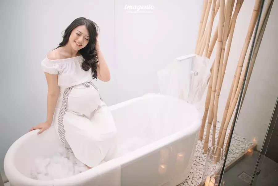 seleb maternity bathtub © 2019 brilio.net