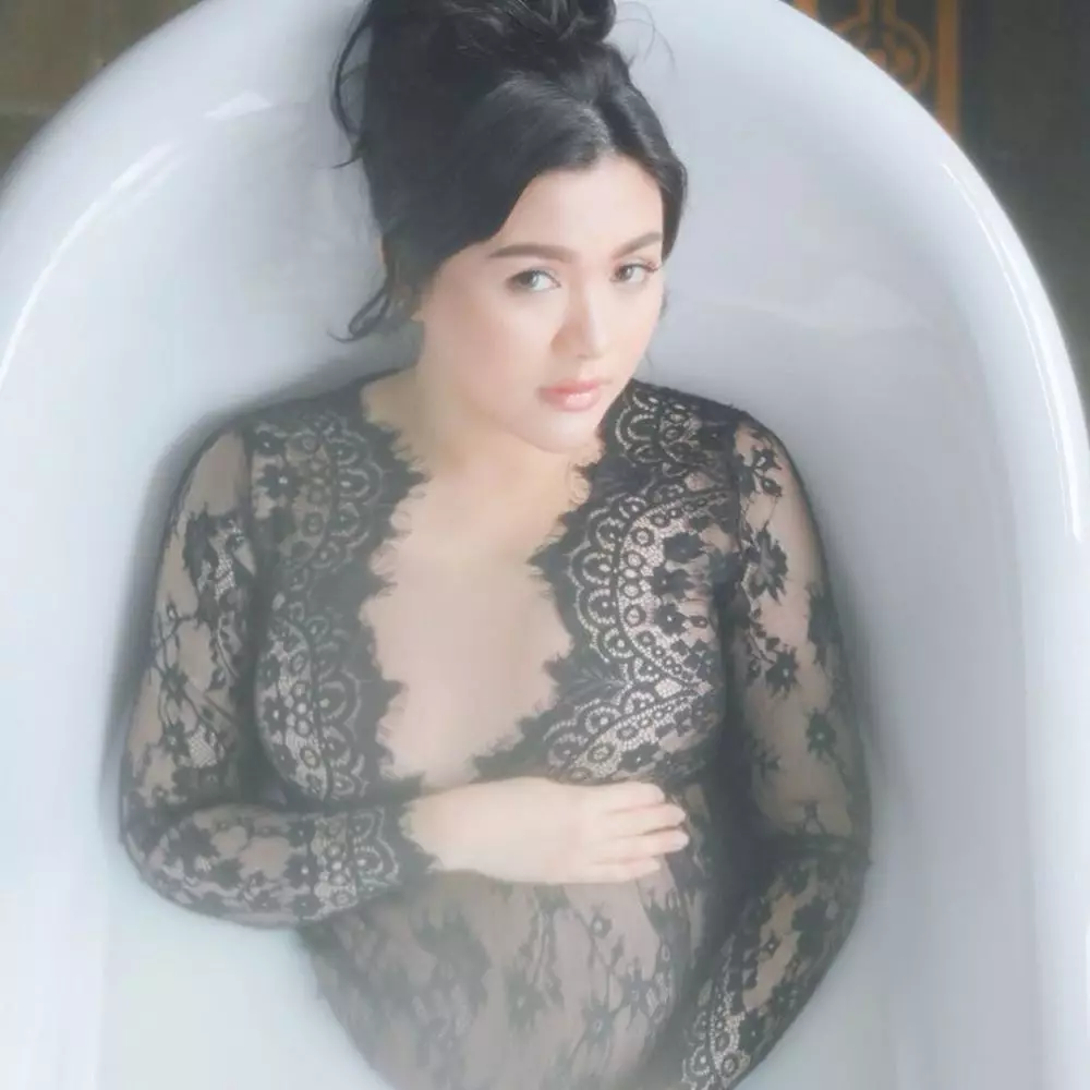 seleb maternity bathtub © 2019 brilio.net