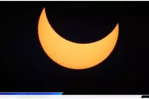 6 Potret fenomena alam gerhana matahari cincin, bikin kagum