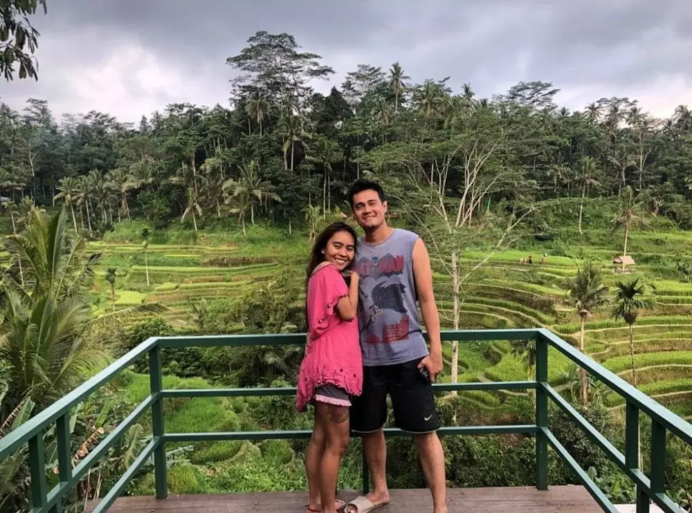 Bobby dan pasangan Instagram 