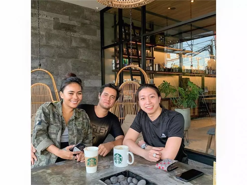 Bobby dan pasangan Instagram 