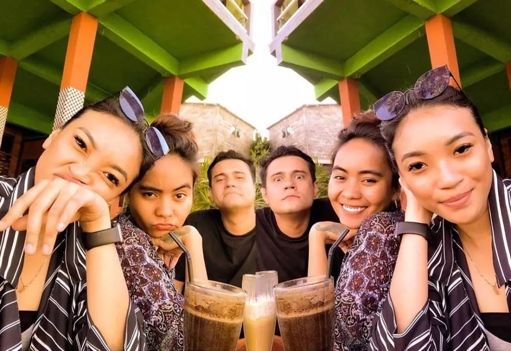 Bobby dan pasangan Instagram 