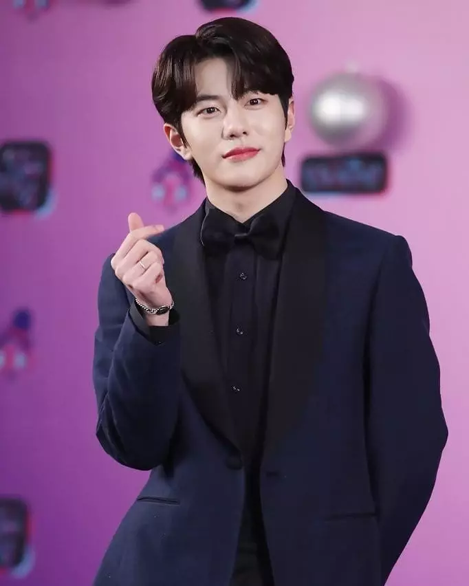 4 Drama web Korea ini dibintangi idol grup © 2019 brilio.net 4 Drama web Korea ini dibintangi idol grup © 2019 brilio.net