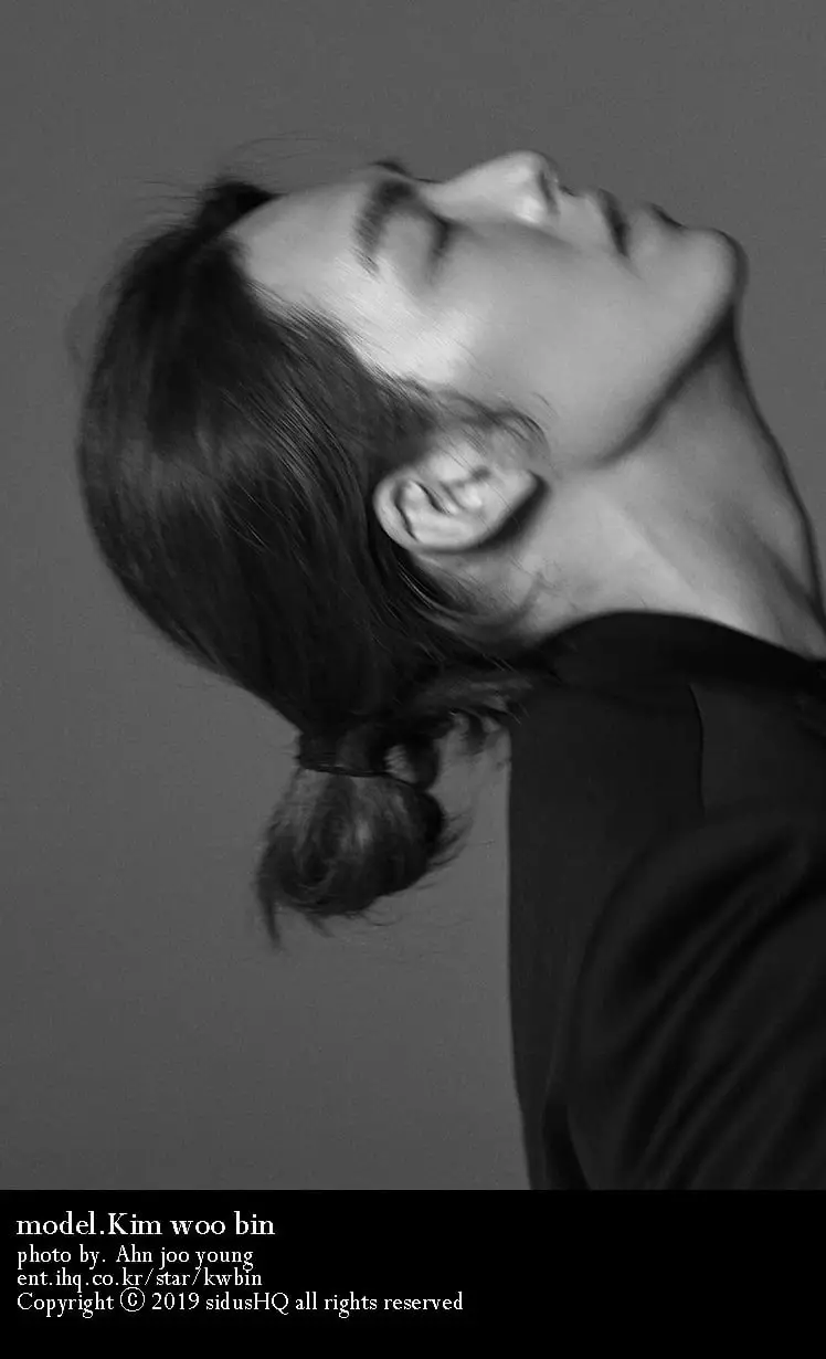 7 Pesona Kim Woo-bin comeback berambut gondrong instagram 