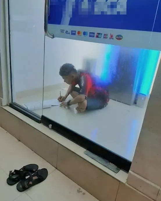 potret lucu orang numpang belajar © 2019 instagram.com