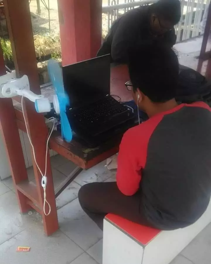 potret lucu orang numpang belajar © 2019 instagram.com