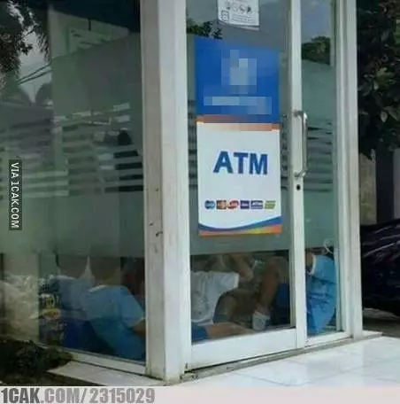 potret lucu orang numpang belajar © 2019 instagram.com