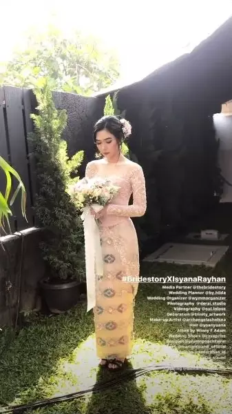Momen lamaran Isyana Sarasvati dan Rayhan © 2019 instagram.com