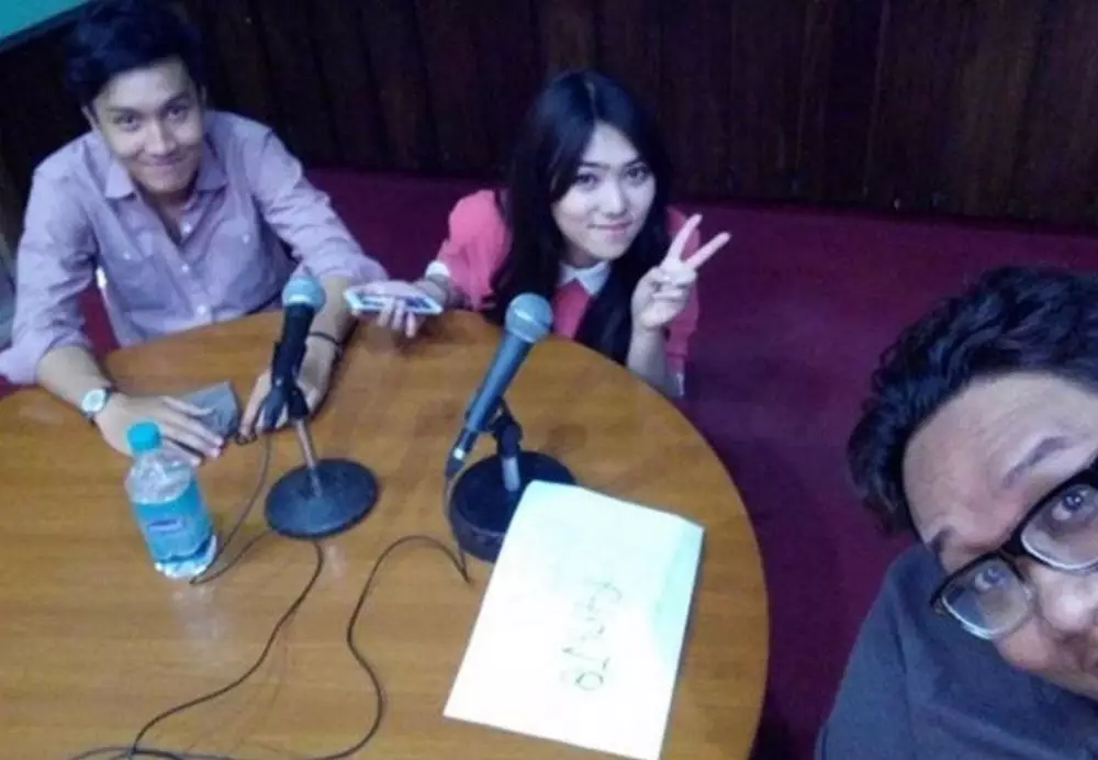 Tak terekspos, ini 8 potret manis Isyana Sarasvati & calon suami © 2019 berbagai sumber