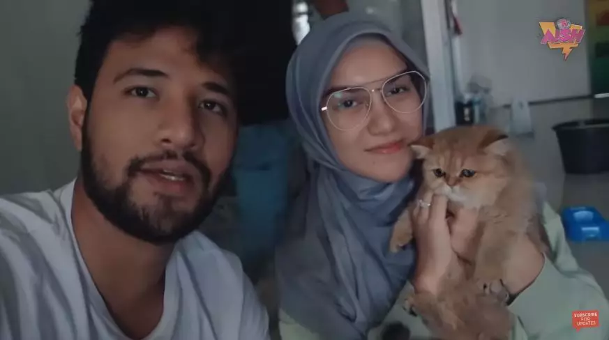 Ammar Zoni dan Irish Bella beli kucing seharga motor dari Rusia © 2019 youtube.com