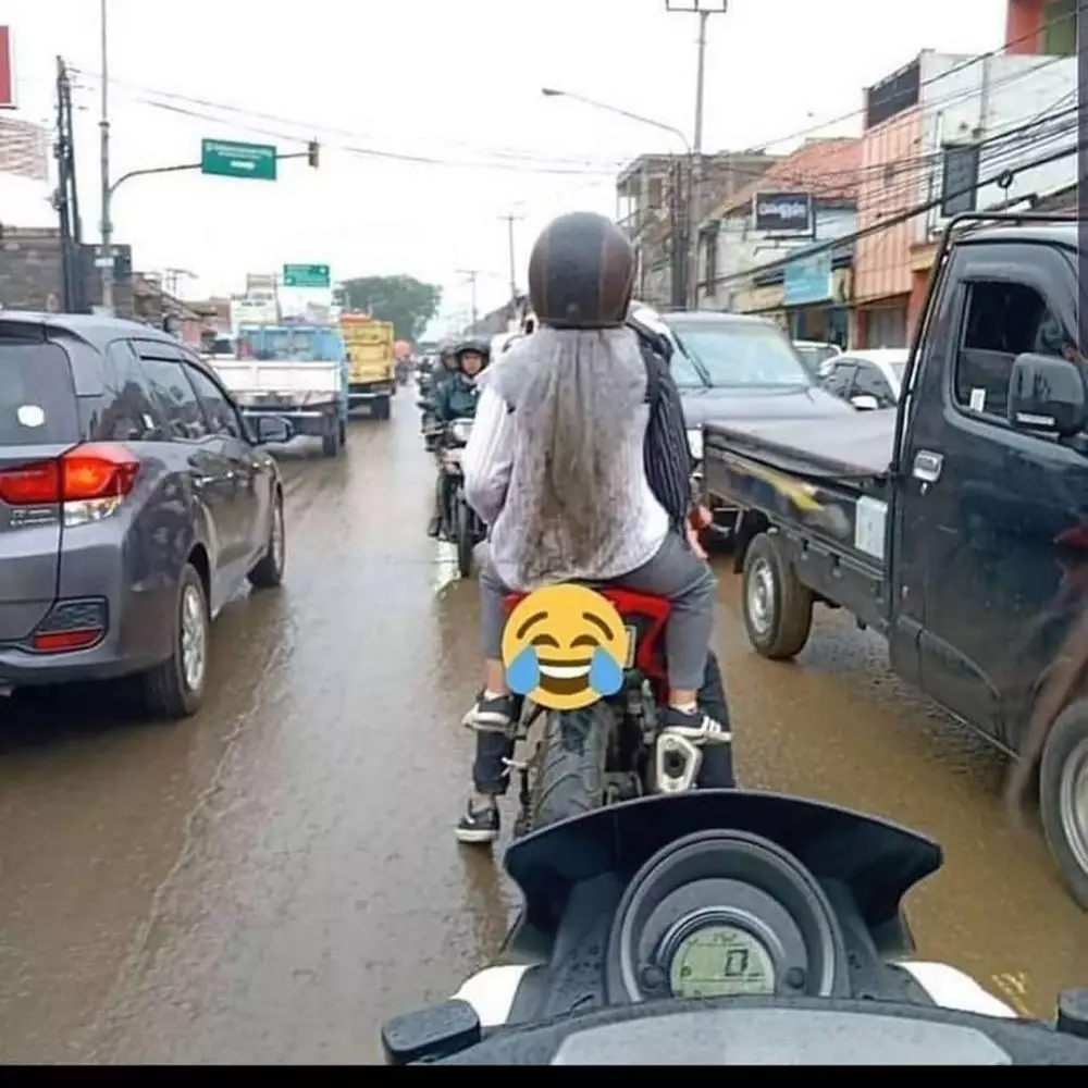 susahnya naik motor gede ketawa kasihan © berbagai sumber susahnya naik motor gede ketawa kasihan © berbagai sumber