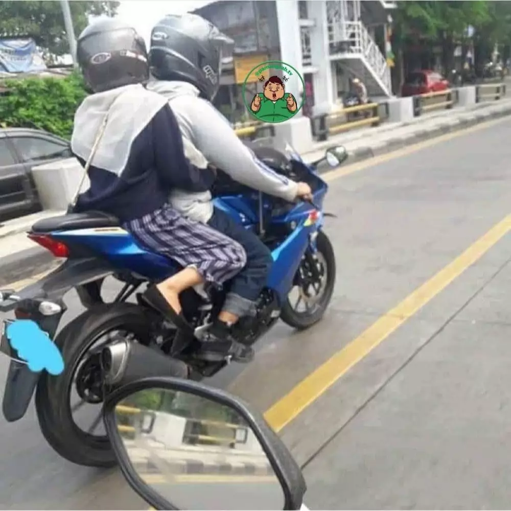 susahnya naik motor gede ketawa kasihan © berbagai sumber susahnya naik motor gede ketawa kasihan © berbagai sumber