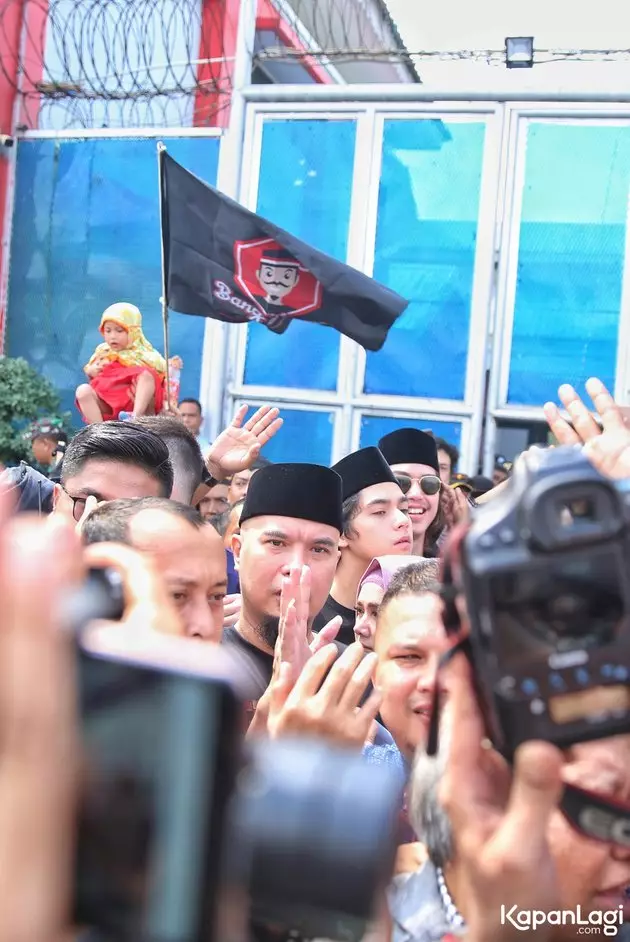 7 Momen Ahmad Dhani bebas penjara, diarak pakai truk Unimog © 2019 kapanlagi.com