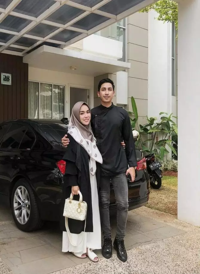 10 Potret rumah mewah Medina Zein, koleksi tasnya bikin melongo © 2019 instagram.com 10 Potret rumah mewah Medina Zein, koleksi tasnya bikin melongo © 2019 instagram.com