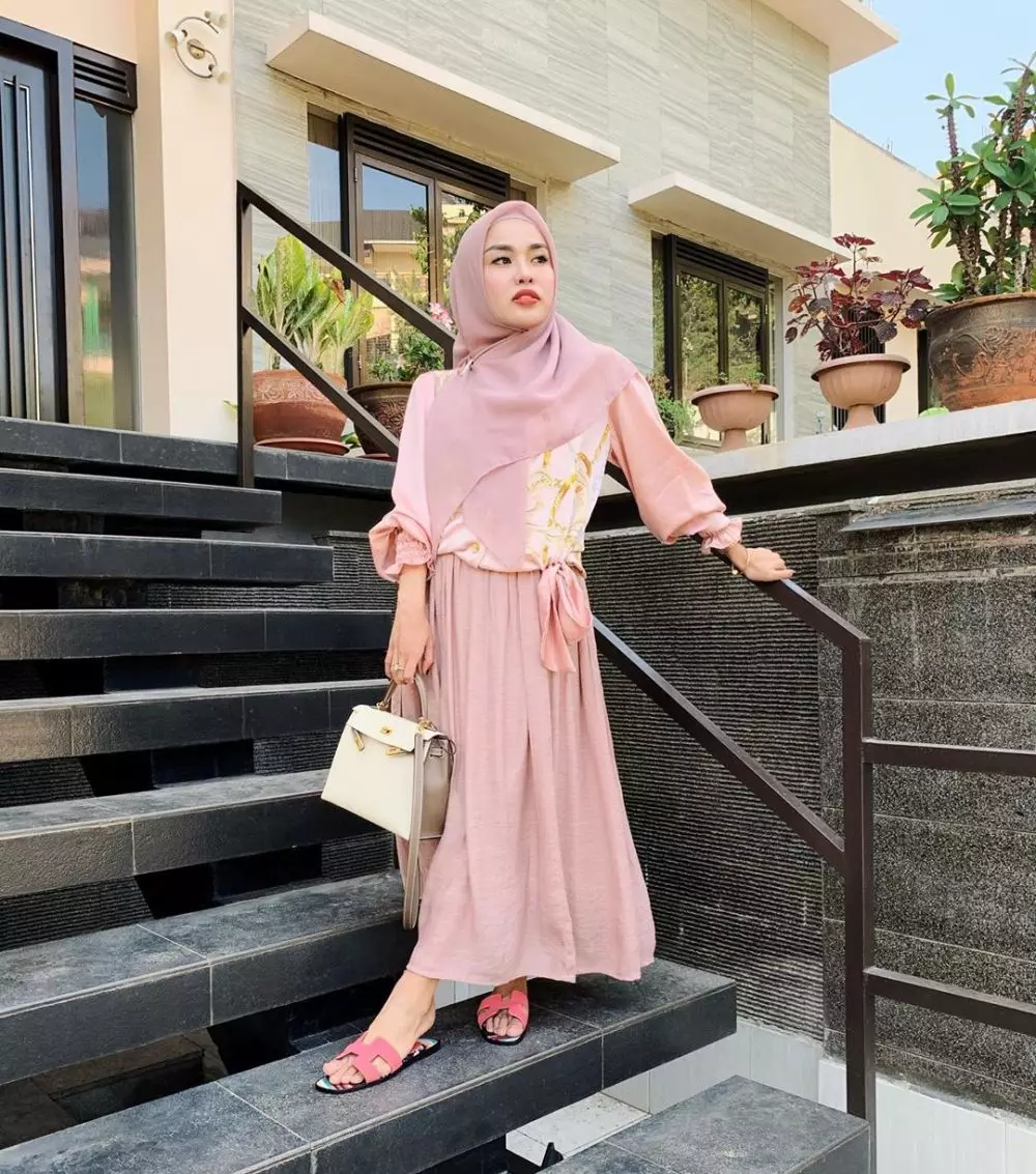 10 Potret rumah mewah Medina Zein, koleksi tasnya bikin melongo © 2019 instagram.com 10 Potret rumah mewah Medina Zein, koleksi tasnya bikin melongo © 2019 instagram.com