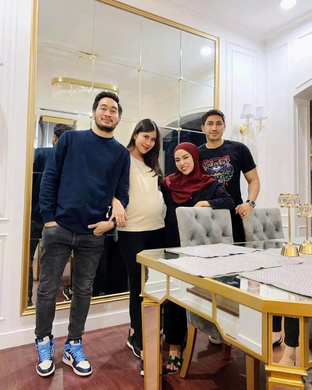 10 Potret rumah mewah Medina Zein, koleksi tasnya bikin melongo © 2019 instagram.com 10 Potret rumah mewah Medina Zein, koleksi tasnya bikin melongo © 2019 instagram.com