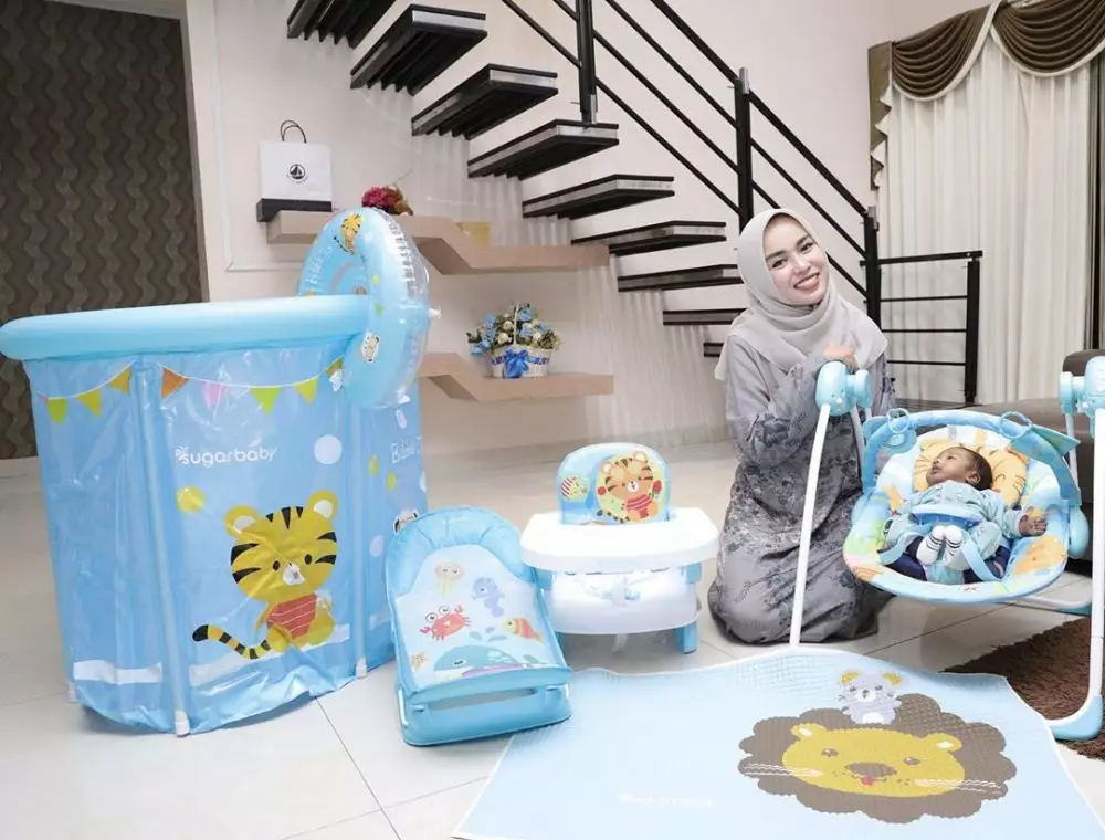 10 Potret rumah mewah Medina Zein, koleksi tasnya bikin melongo © 2019 instagram.com 10 Potret rumah mewah Medina Zein, koleksi tasnya bikin melongo © 2019 instagram.com