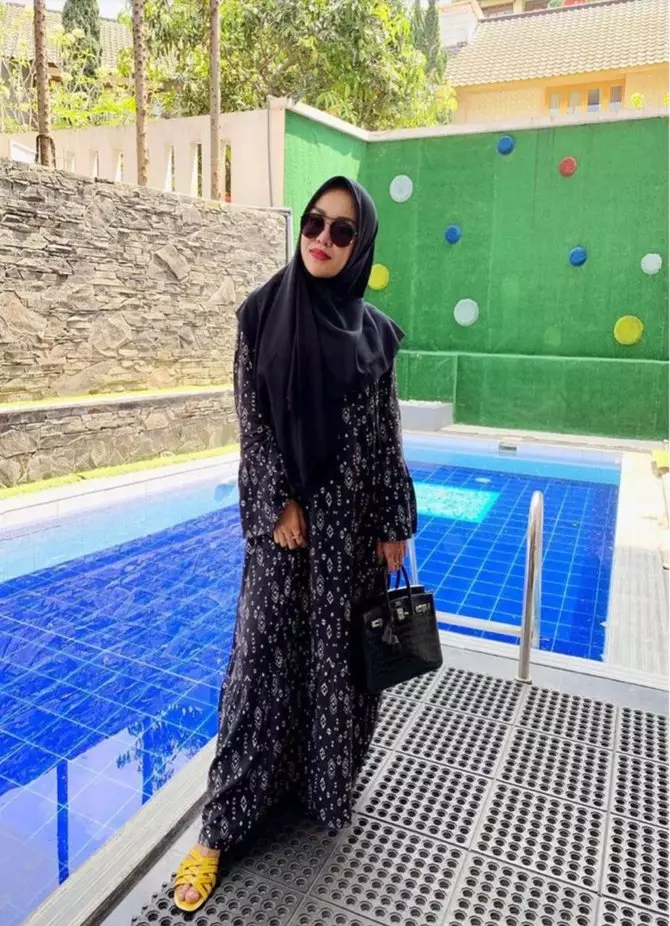 10 Potret rumah mewah Medina Zein, koleksi tasnya bikin melongo © 2019 instagram.com 10 Potret rumah mewah Medina Zein, koleksi tasnya bikin melongo © 2019 instagram.com