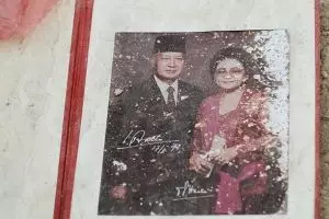 Tompi sedih lihat foto Soeharto & Ibu Tien terbuang di tempat sampah