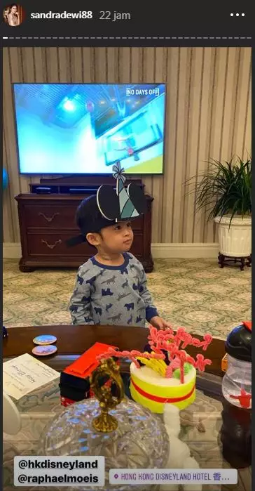 Penampakan hotel Sandra Dewi di Disneyland Instagram 