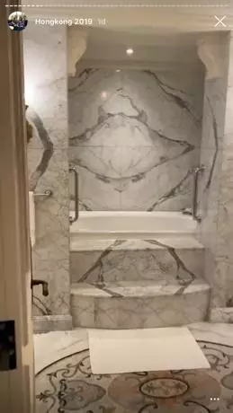 Penampakan hotel Sandra Dewi di Disneyland Instagram 